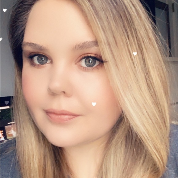 Profile Picture of Shelley Strucel (@shelley_e) on Poshmark