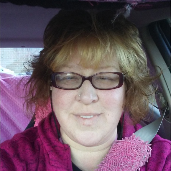 Profile Picture of Christie Bixler (@christiebix) on Poshmark