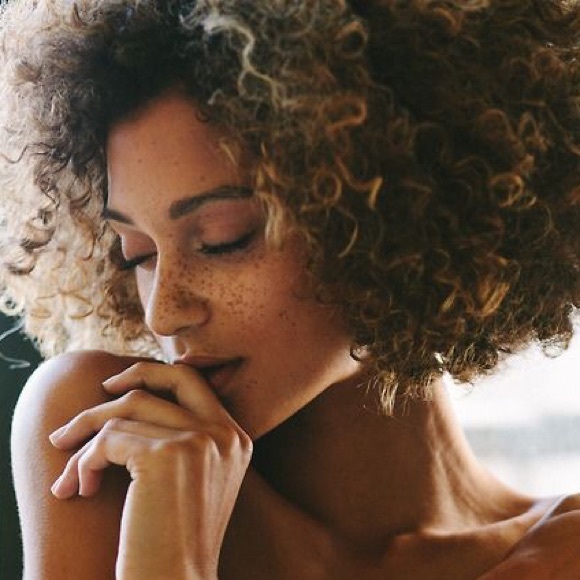 Profile Picture of Nicole Roberts (@nikki8240) on Poshmark