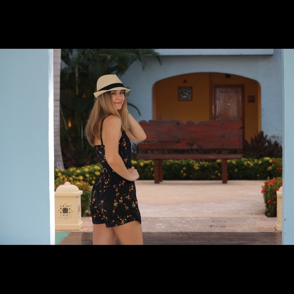 Profile Picture of Mary Lerron (@malushka34) on Poshmark