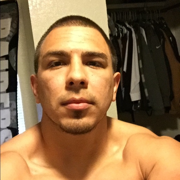Profile Picture of Daniel Mesa (@dmesa25) on Poshmark