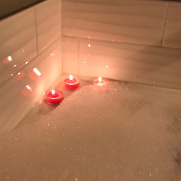 Profile Picture of Deanna Overbeek (@doverbeek) on Poshmark