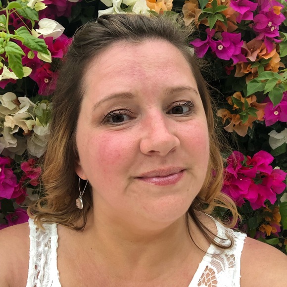 Profile Picture of Michelle Dittmer (@mysilverpuppy) on Poshmark