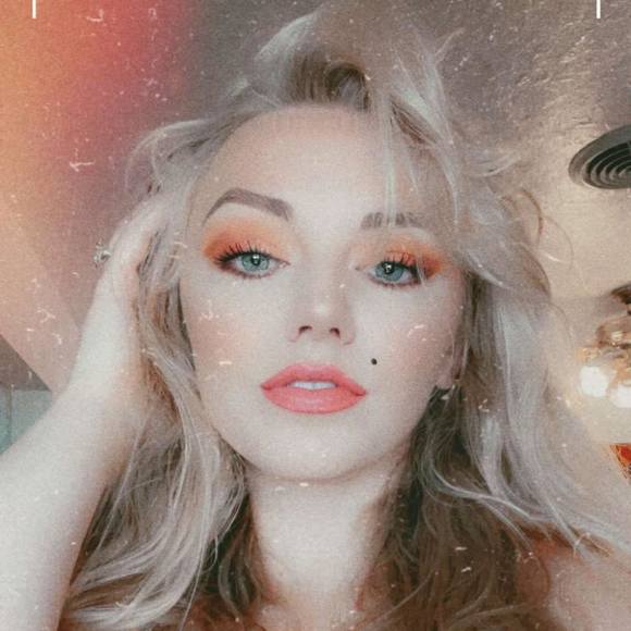 Profile Picture of Shay Cook (@shayleecook5234) on Poshmark