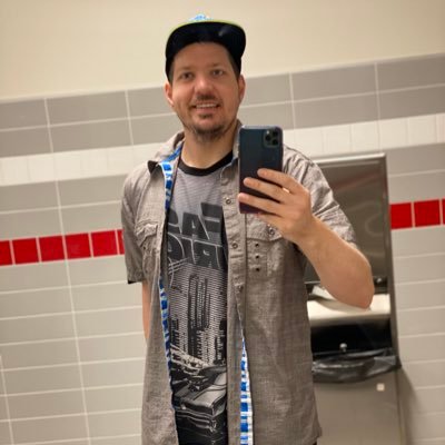 Profile Picture of Kevin Hollenbeck (@ItsUncleKev) on Twitter