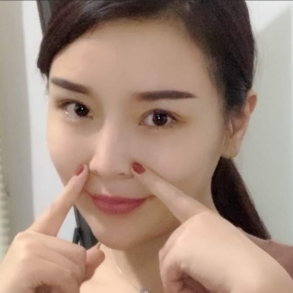 Profile Picture of Fu Wang (@fuwang) on Poshmark