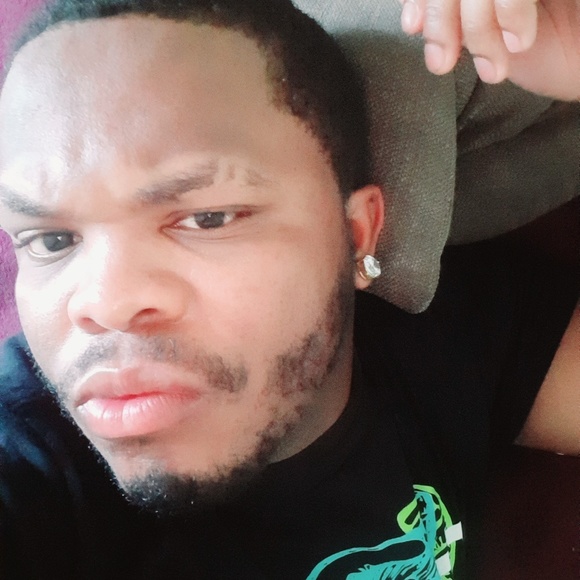 Profile Picture of Joseph Devolliere (@j_devolliere) on Poshmark