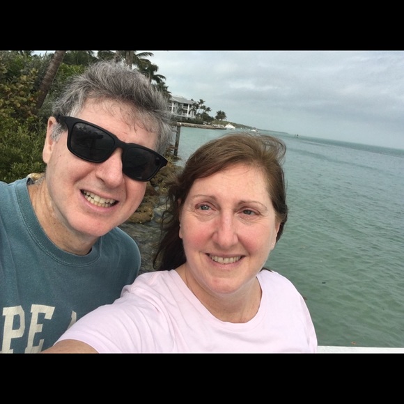 Profile Picture of Lisa Siefert (@lmsiefert) on Poshmark