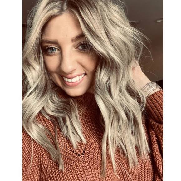 Profile Picture of Carly Hale (@carly_11) on Poshmark