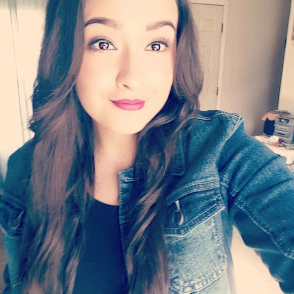 Profile Picture of Basilisa Jimenez (@basilisa16) on Poshmark