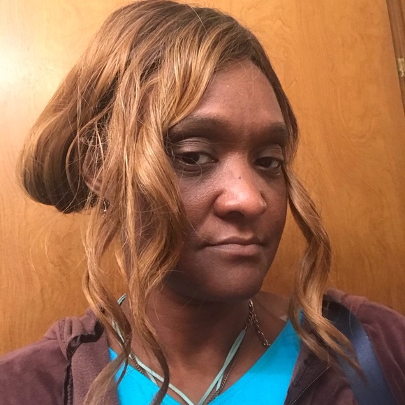 Profile Picture of Tamora Baker (@allevonte1) on Poshmark