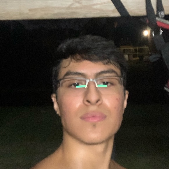 Profile Picture of Efren Saenz (@nerphfe) on Poshmark