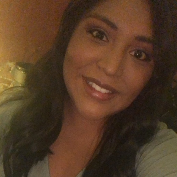 Profile Picture of Leah Jaffe (@leahgjaffe) on Poshmark