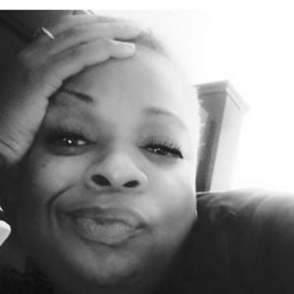 Profile Picture of Carrie Fleeks (@cmurtala) on Poshmark