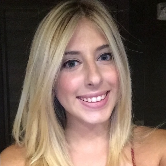 Profile Picture of Alex Aronson (@alexxaronson) on Poshmark