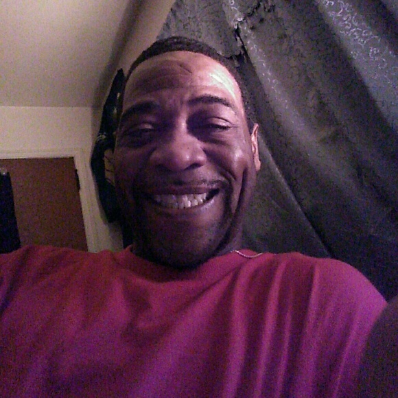 Profile Picture of Jerry Arnold (@jayayy10) on Poshmark