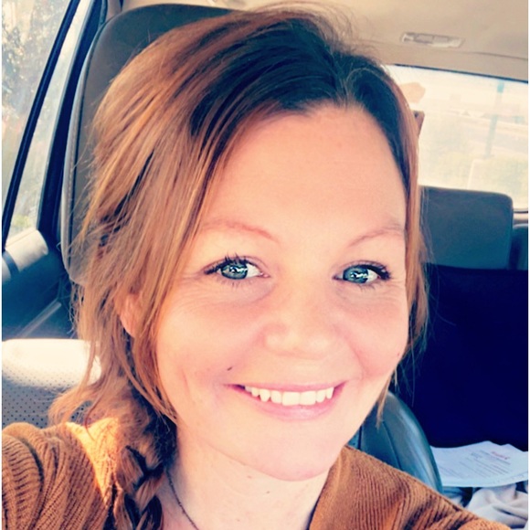 Profile Picture of Brooke Willis (@bwillis84) on Poshmark