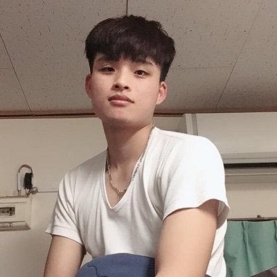 Profile Picture of VânG Tôi NGhèO (@ThanPhanNgheo) on Twitter
