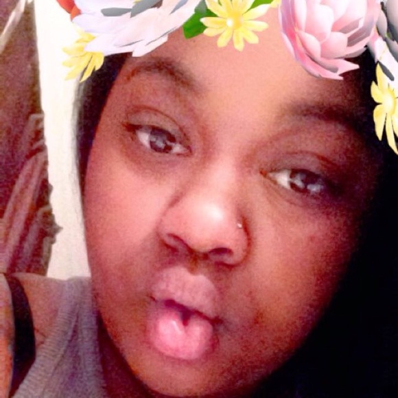 Profile Picture of Alandria Greenler (@landy_5) on Poshmark