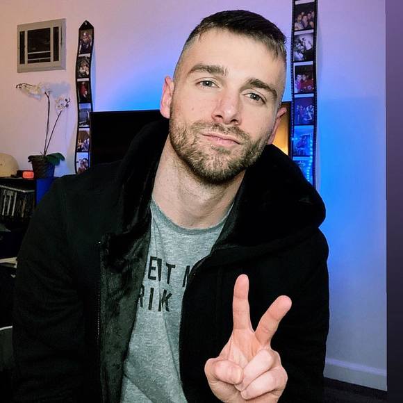 Profile Picture of Brad Rowe (@bradrowe12) on Poshmark