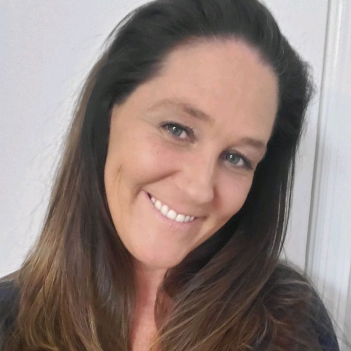 Profile Picture of   duet with @barbarabatson... (@tiredmamabearof6) on Tiktok