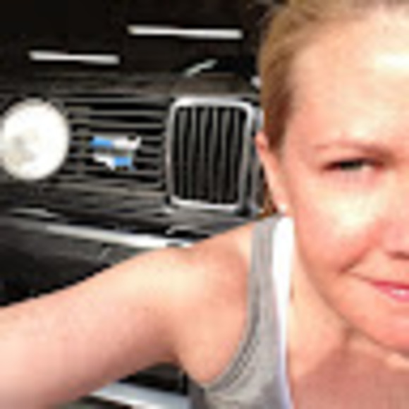 Profile Picture of Elizabeth Millinghausen (@emillinghausen) on Poshmark