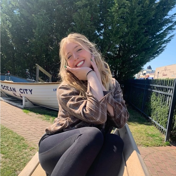 Profile Picture of Kaitlyn Gansert (@kaitlyn_gansert) on Poshmark