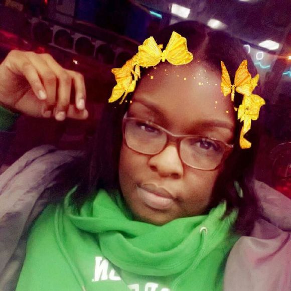 Simone Hart - Poshmark Profile Picture of Simone Hart (@lovesheeda) on Poshmark