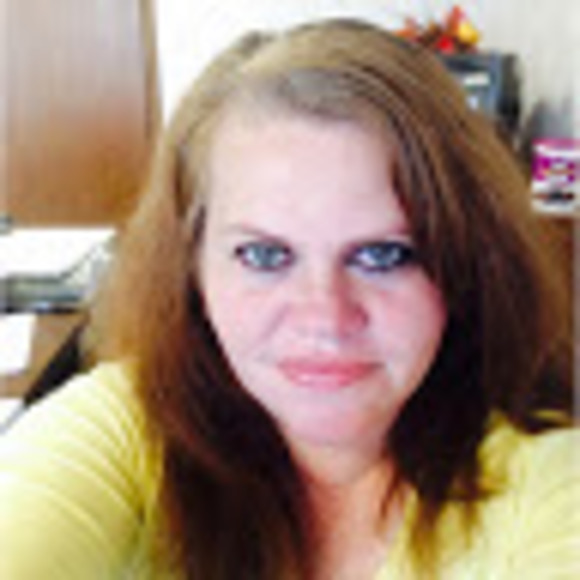 Profile Picture of Lisa Parsons (@whatsyournailq) on Poshmark