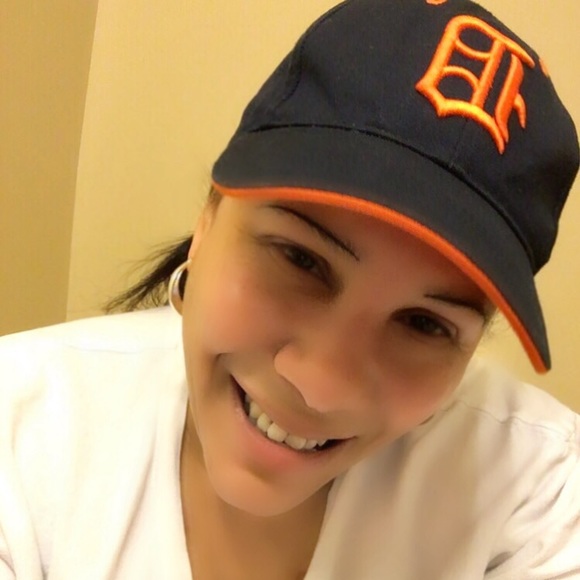 Sharon Hojna - Poshmark Profile Picture of Sharon Hojna (@shojna) on Poshmark