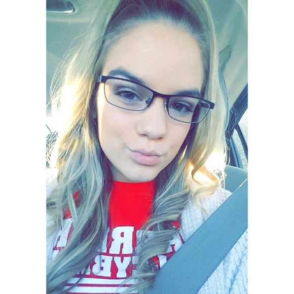 Profile Picture of Tatum Davis (@tatumd687) on Poshmark