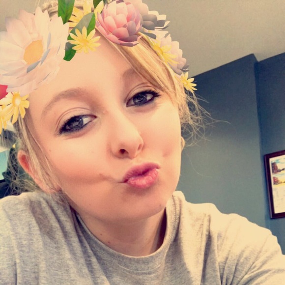 Profile Picture of Brooke Oshier (@brookeoshier) on Poshmark