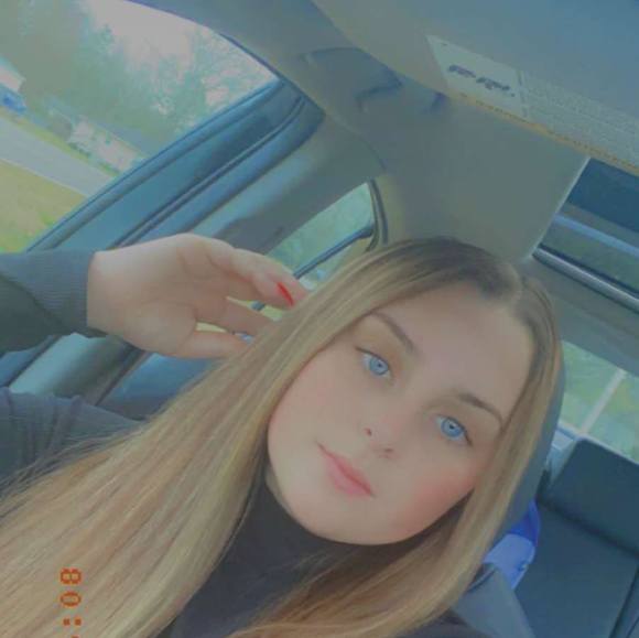 Profile Picture of Alicen Sutton (@alicen_sutton) on Poshmark