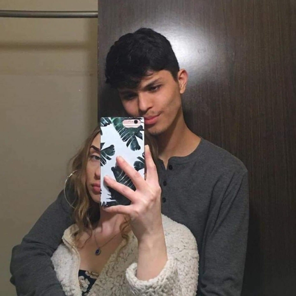 Profile Picture of Efren Gonzalez (@gonzalez9009) on Poshmark