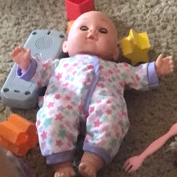 Profile Picture of Laura Iles (@lciles) on Poshmark