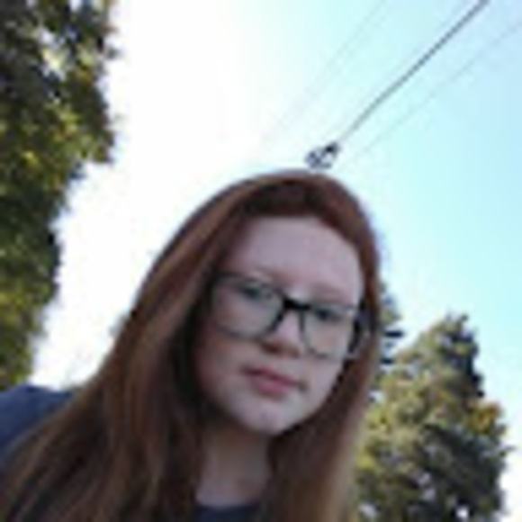 Profile Picture of Brooke Hafer (@brooke_hafer) on Poshmark