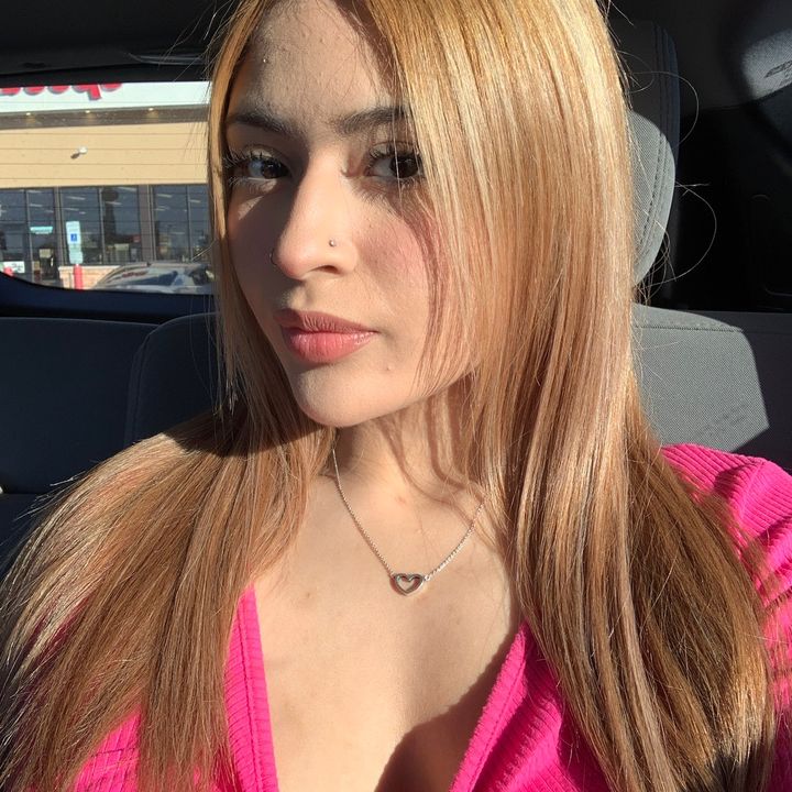 Profile Picture of V (@valerynevarez9) on Tiktok