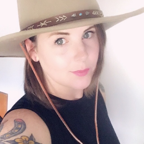 Profile Picture of Brianne Thomas (@brijeanx) on Poshmark
