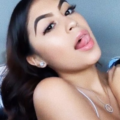 Profile Picture of Desiree Montoya  🦋 (@mfkingdesi) on Twitter