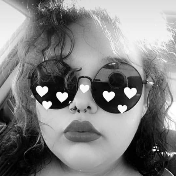 Profile Picture of Yvette Barsano (@__queen22__) on Poshmark