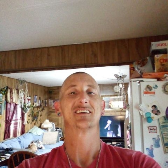 Profile Picture of Kenneth Buttery (@kennybuttery80) on Poshmark