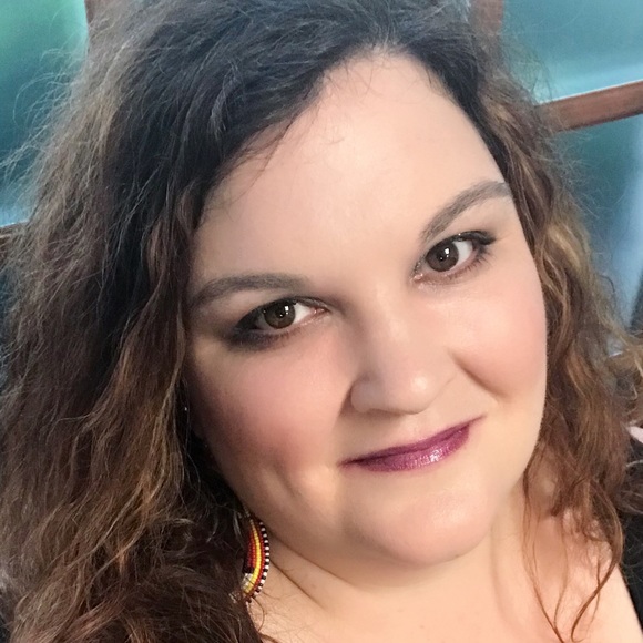 Profile Picture of Allison Shapiro (@ashapiro4) on Poshmark