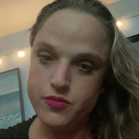 Profile Picture of Juliana Weston (@juliana_weston) on Poshmark