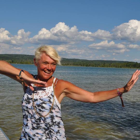 Profile Picture of Sara Michas (@sarabmichas) on Poshmark