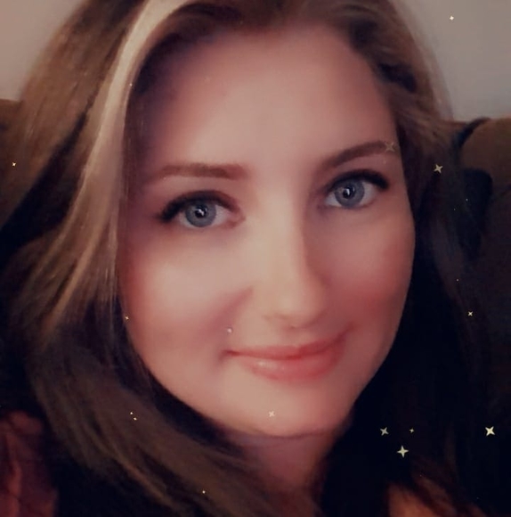 Profile Picture of Chelsie Newman (@chelsie_marie89) on Poshmark