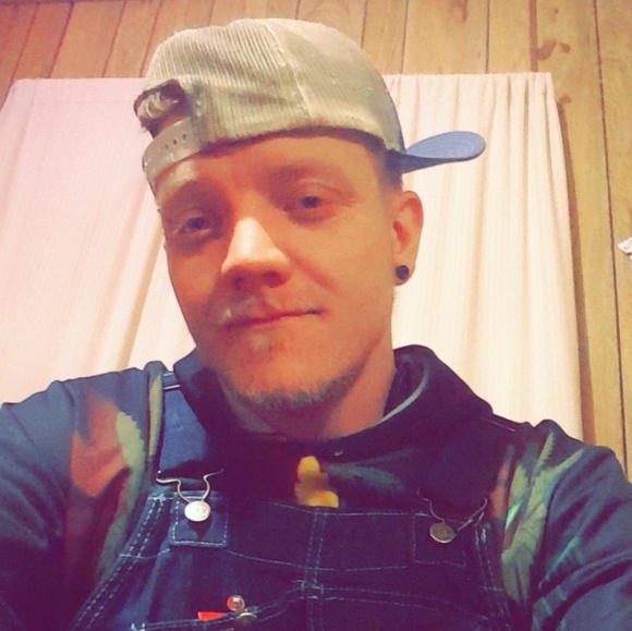 Nick Echternkamp - Poshmark Profile Picture of Nick Echternkamp (@nickechternkamp) on Poshmark