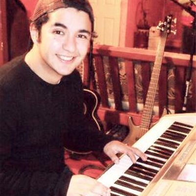 Profile Picture of Christopher Becerra (@ChrisAcustico) on Twitter