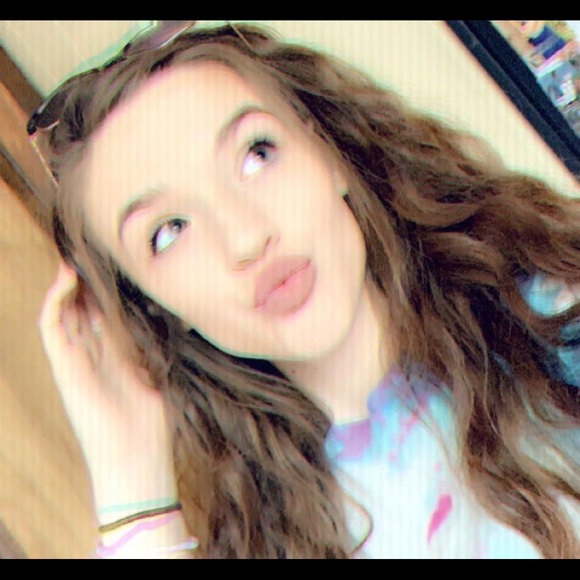 Kylie Kasee - Poshmark Profile Picture of Kylie Kasee (@kyliekasee) on Poshmark