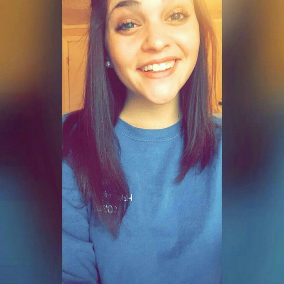 Profile Picture of Taylor Benotti (@taylorbenotti) on Poshmark