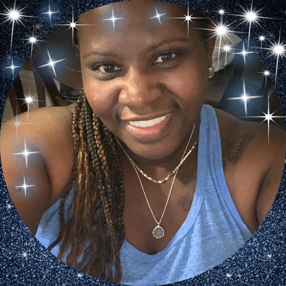 Profile Picture of Cassandra Shells-abram (@missy20009) on Poshmark